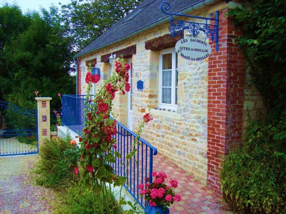 Gite Le Moulin Saint-Vaast-sur-Seulles 外观 照片